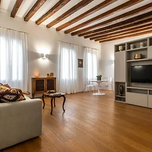 ca-delle-acque-deluxe-apartment-rr.hotelslidodijesolo.com/